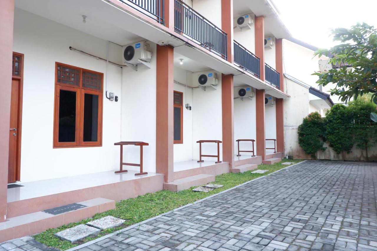 Reddoorz At Bale Eja Syariah Senggigi Apartment Montongbuwoh Exterior foto