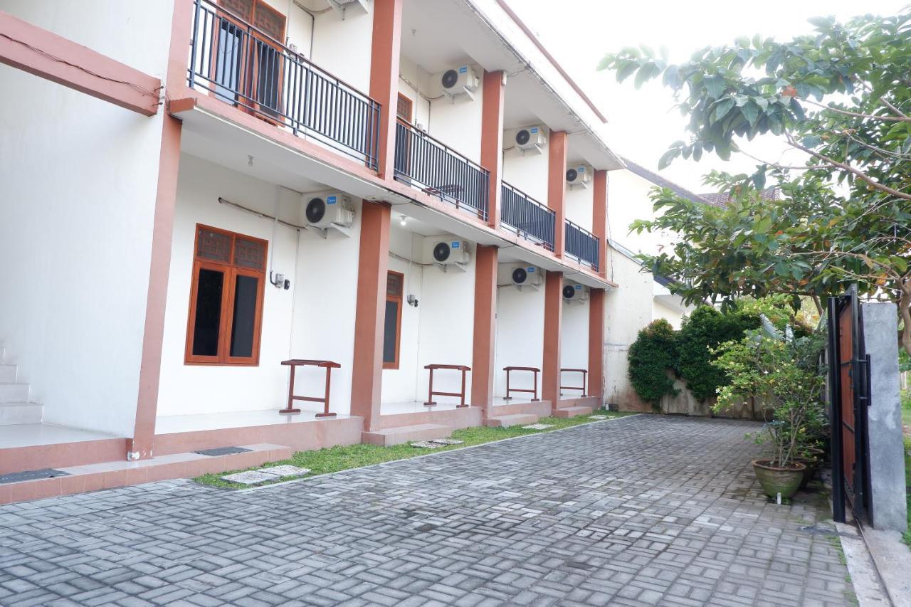 Reddoorz At Bale Eja Syariah Senggigi Apartment Montongbuwoh Exterior foto